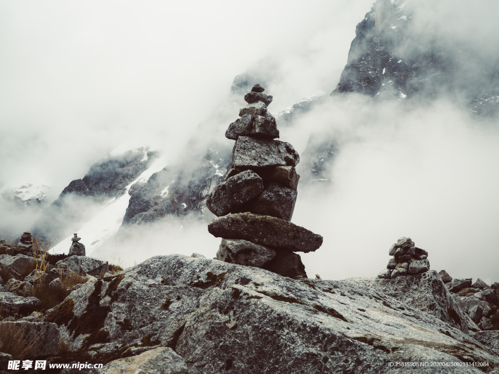 石头堆叠层叠图片