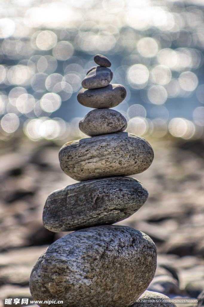 石头堆叠层叠图片