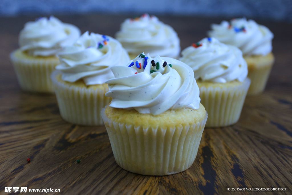 纸杯蛋糕美味图片