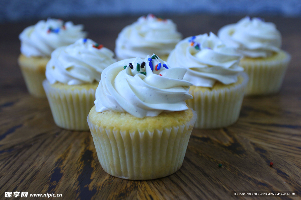 纸杯蛋糕美味图片