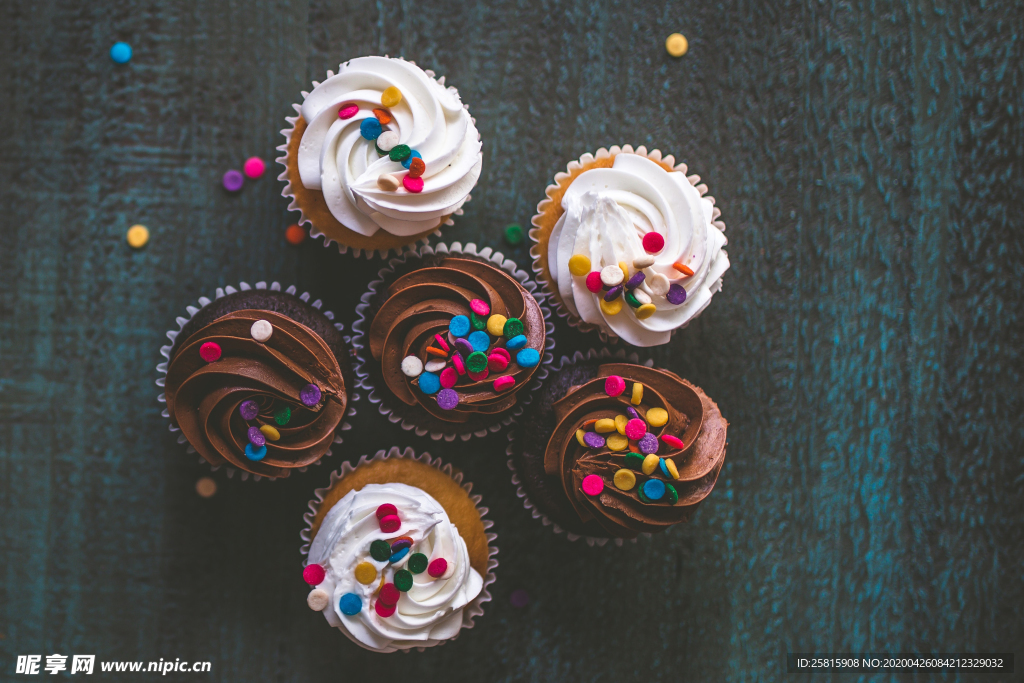 纸杯蛋糕美味图片