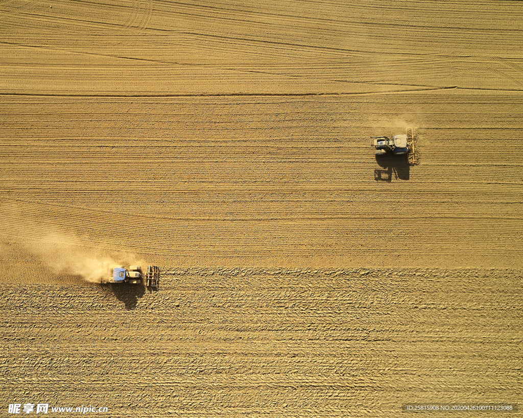 收割机丰收图片