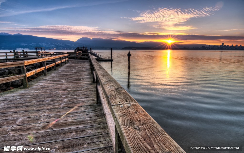 河岸码头唯美图片