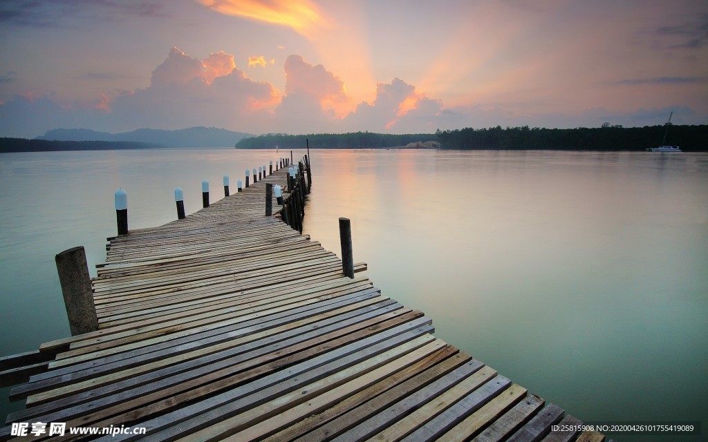 河岸码头唯美图片