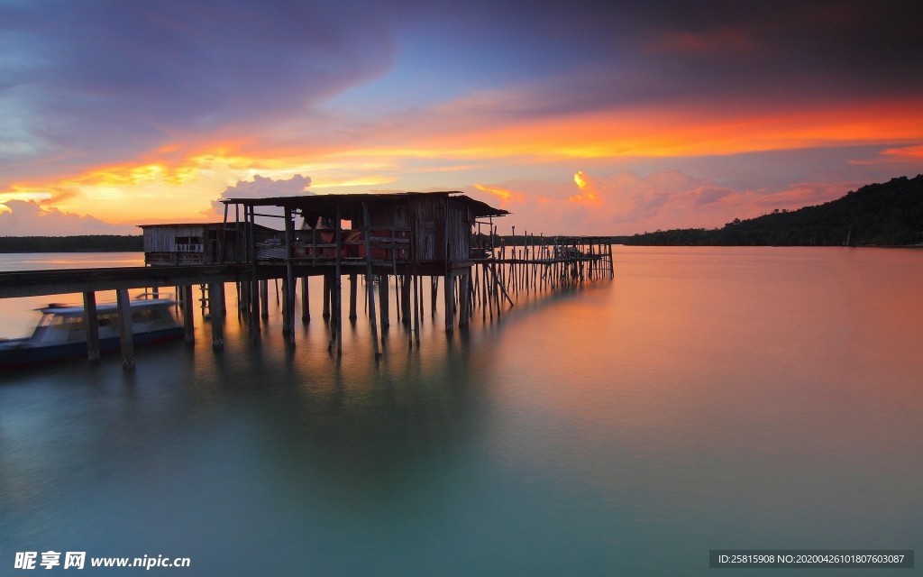 河岸码头唯美图片