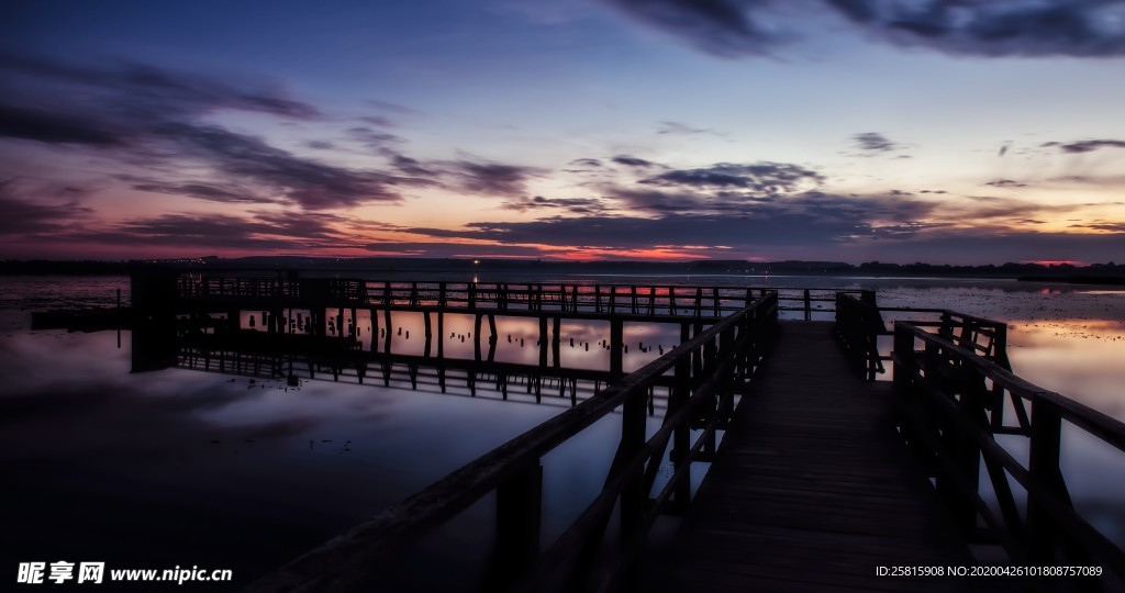 河岸码头唯美图片