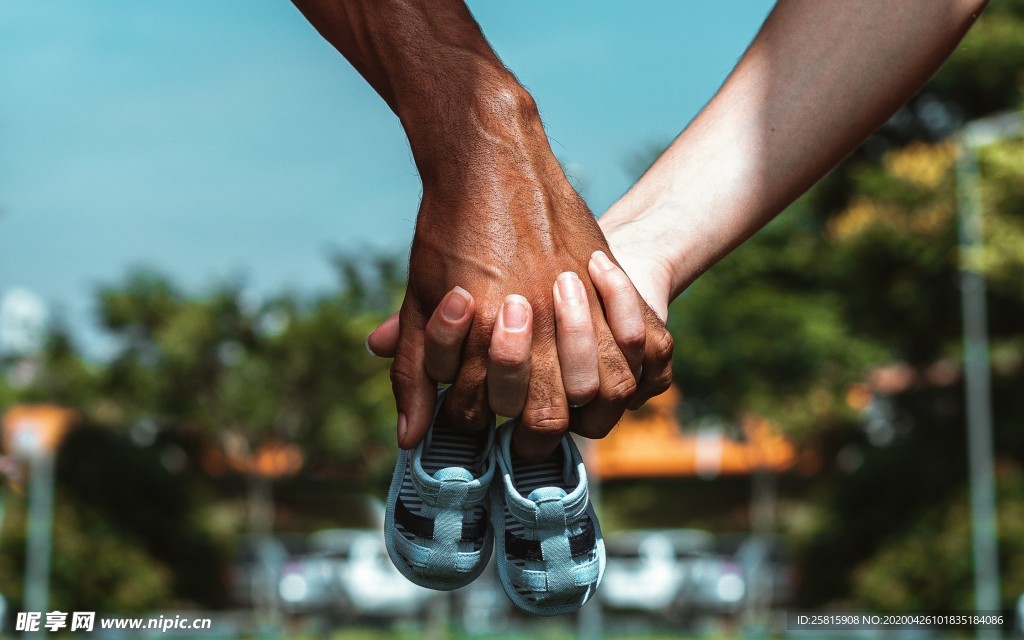 牵手握手礼仪沟通行为图片