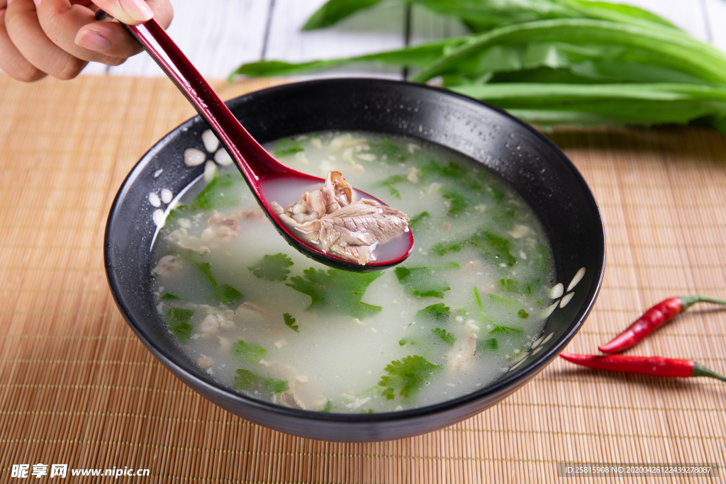 羊肉汤羊肉泡图片