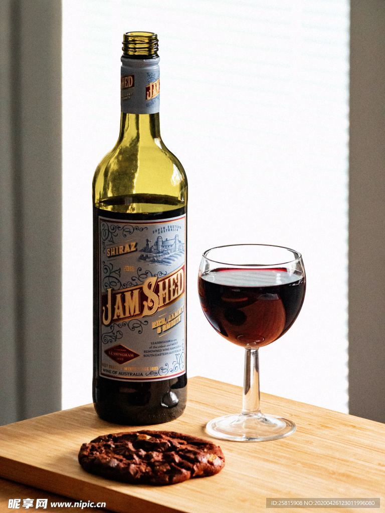 红酒杯红酒浪漫图片