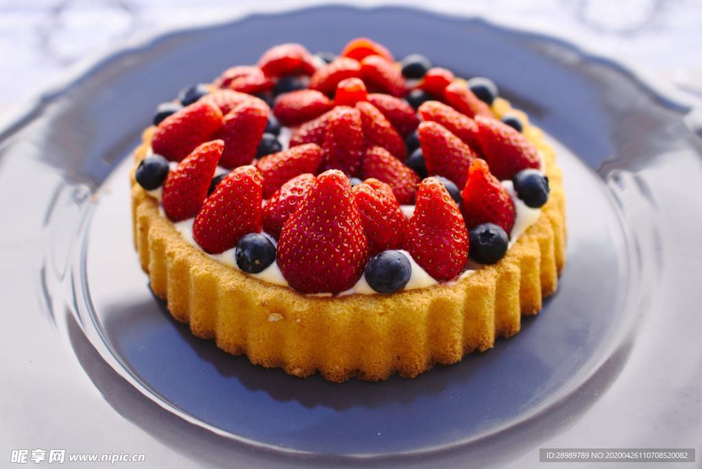 草莓蓝莓蛋糕