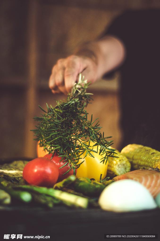 鼠尾草蔬菜鱼块