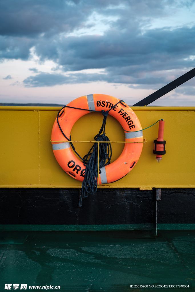 救生圈游泳圈图片