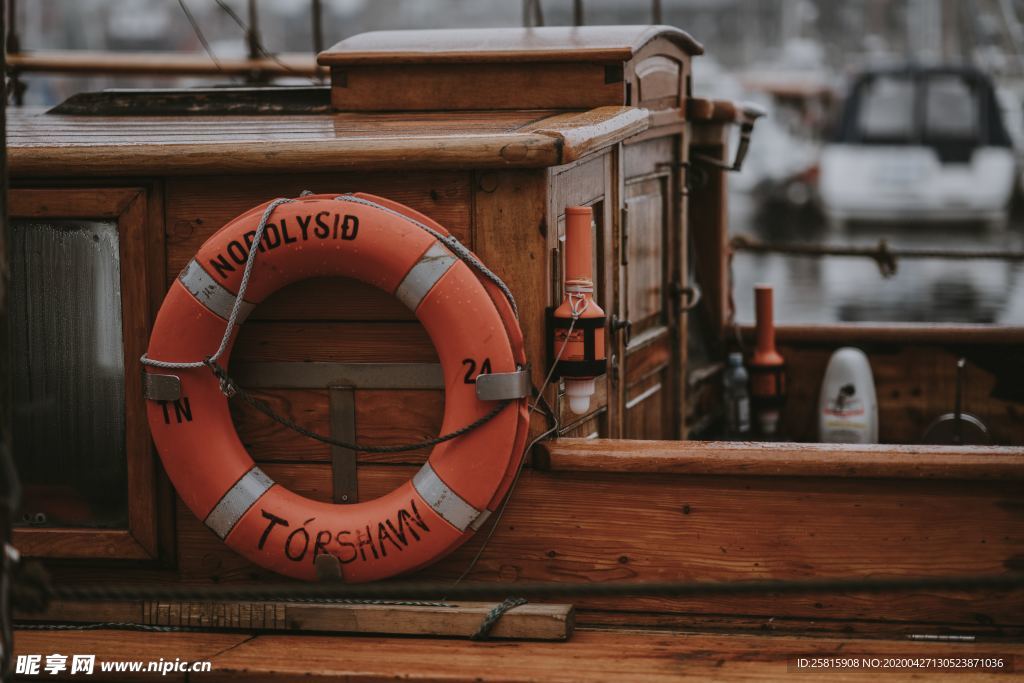 救生圈游泳圈图片