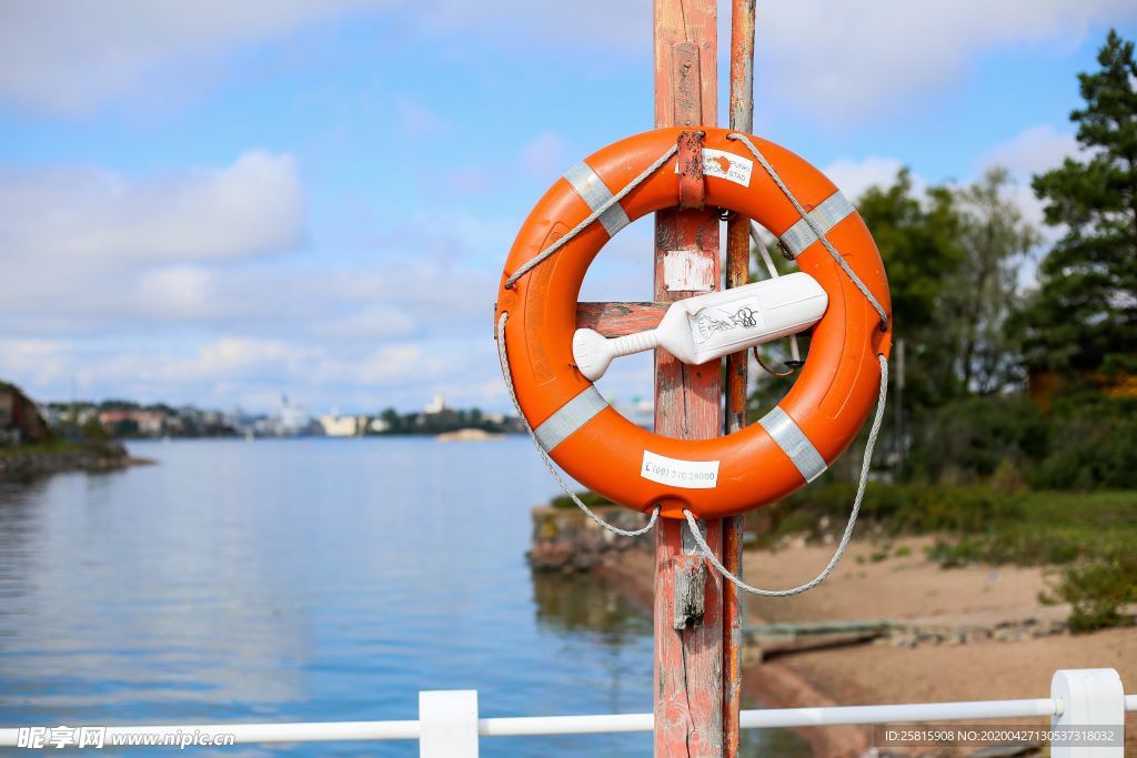 救生圈游泳圈图片