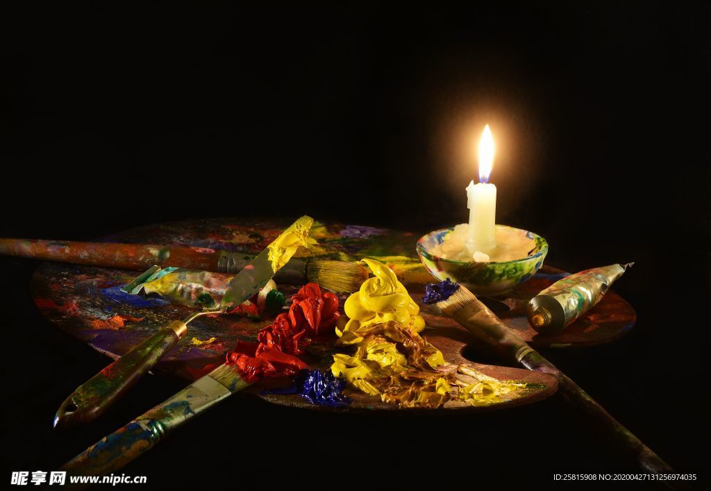 蜡烛烛光火苗图片