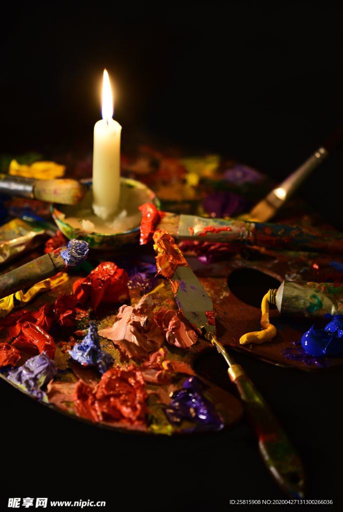 蜡烛烛光火苗图片