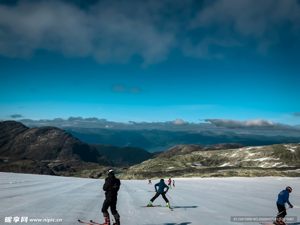 滑雪运动滑雪板图片