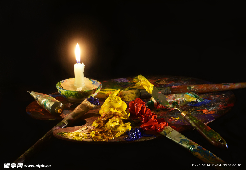 蜡烛烛光火苗图片