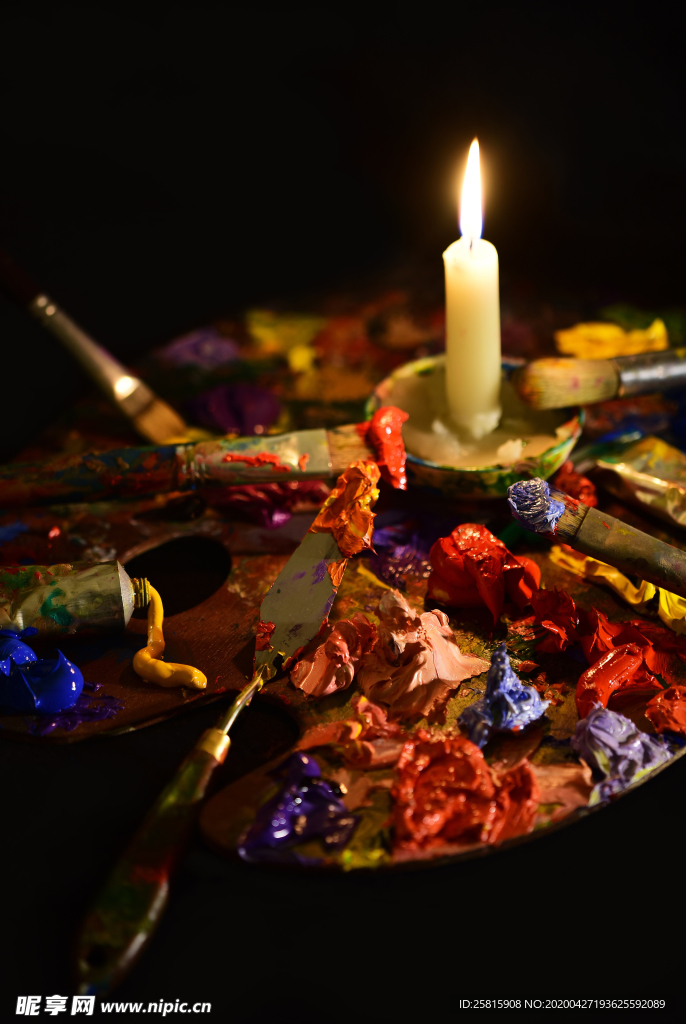 蜡烛烛光火苗图片