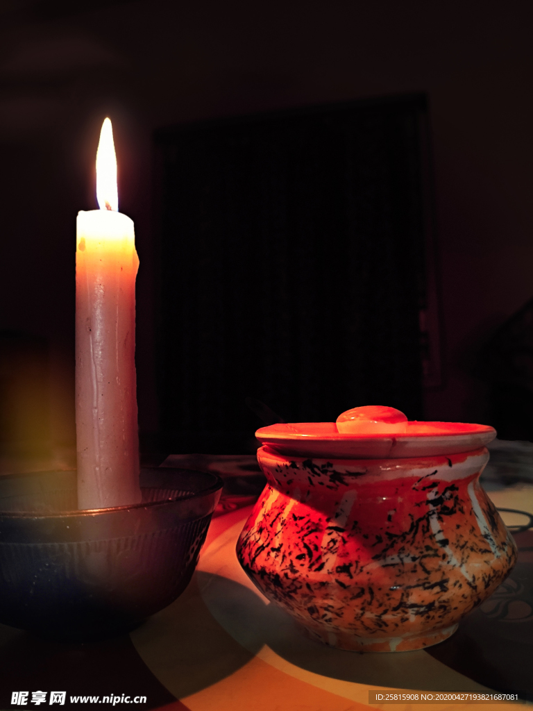 蜡烛烛光火苗图片