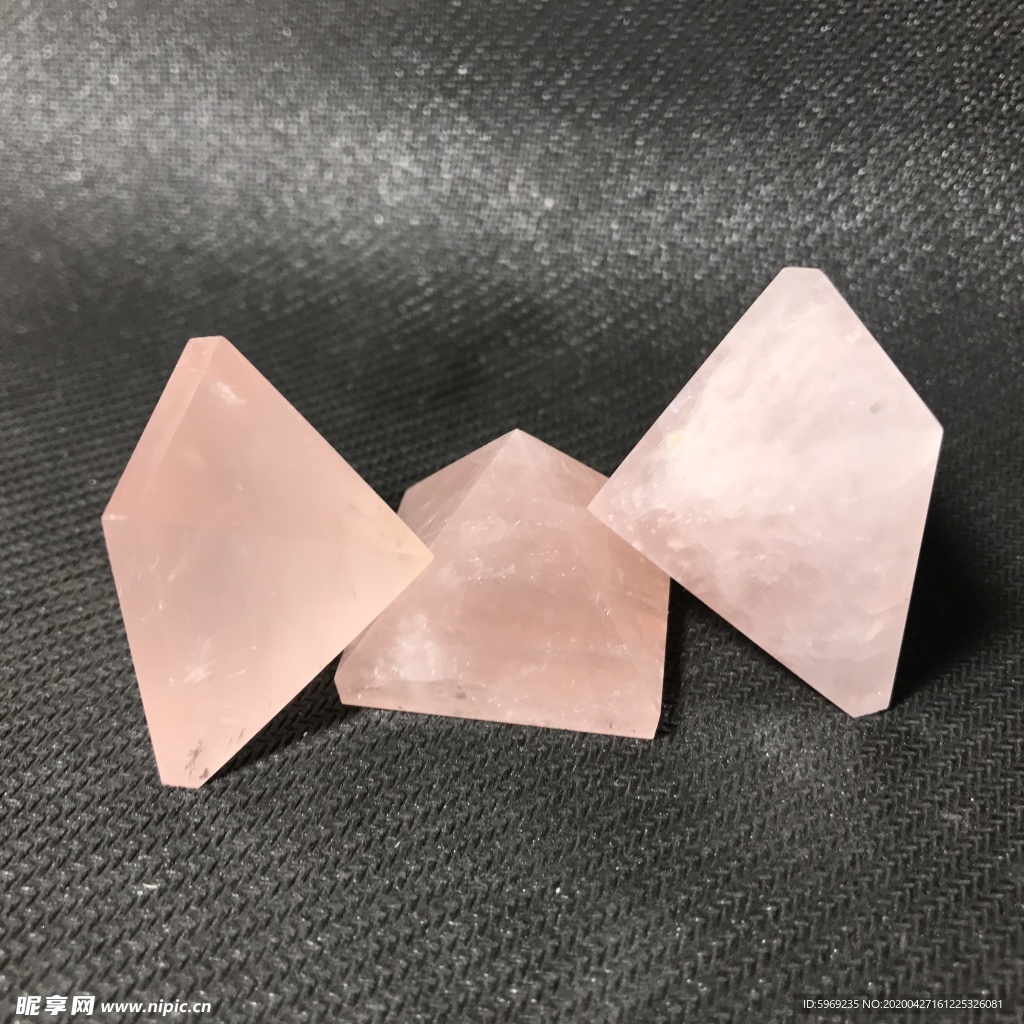 水晶 粉晶 金字塔