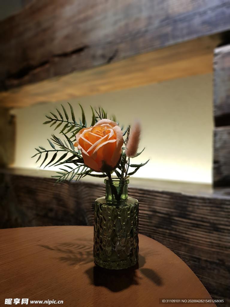 桌面雅致玫瑰金花艺