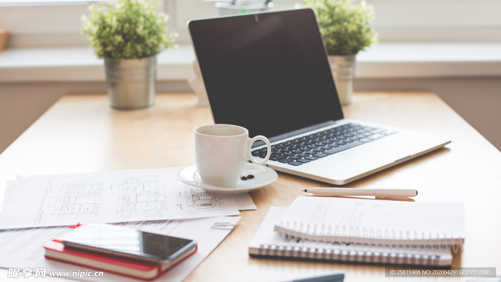 笔记本翻开书写图片