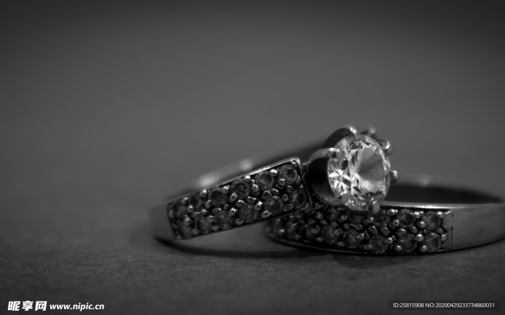 爱情戒指金戒银戒图片