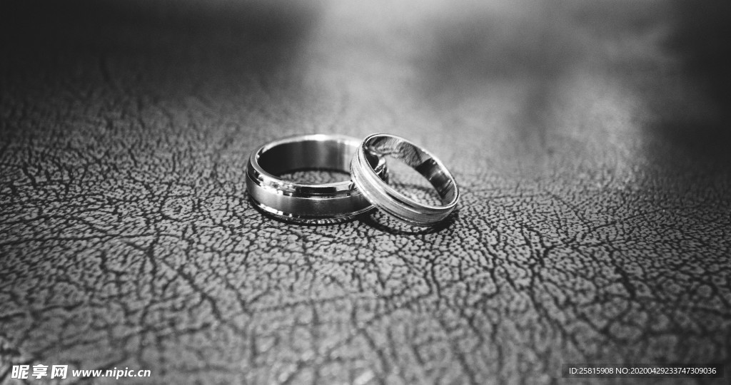 爱情戒指金戒银戒图片