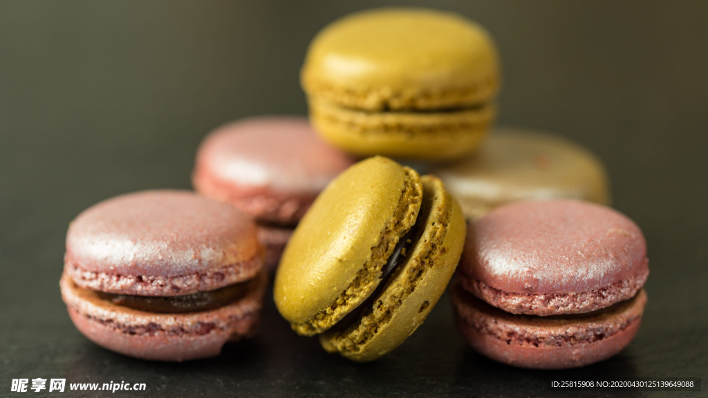 马卡龙五颜六色甜品图片