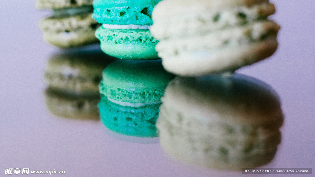 马卡龙五颜六色甜品图片