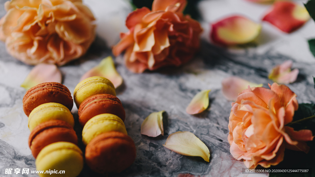 马卡龙五颜六色甜品图片