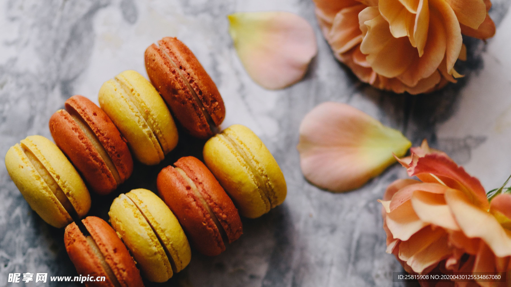 马卡龙五颜六色甜品图片