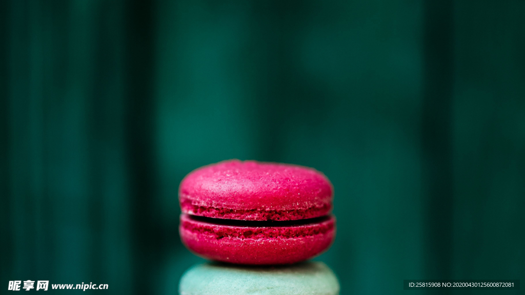 马卡龙五颜六色甜品图片