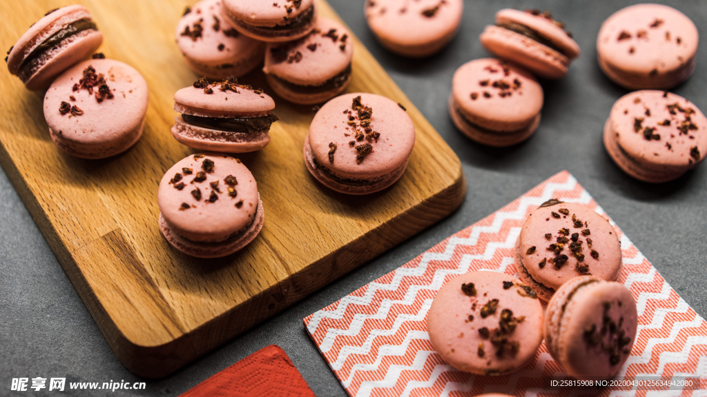 马卡龙五颜六色甜品图片