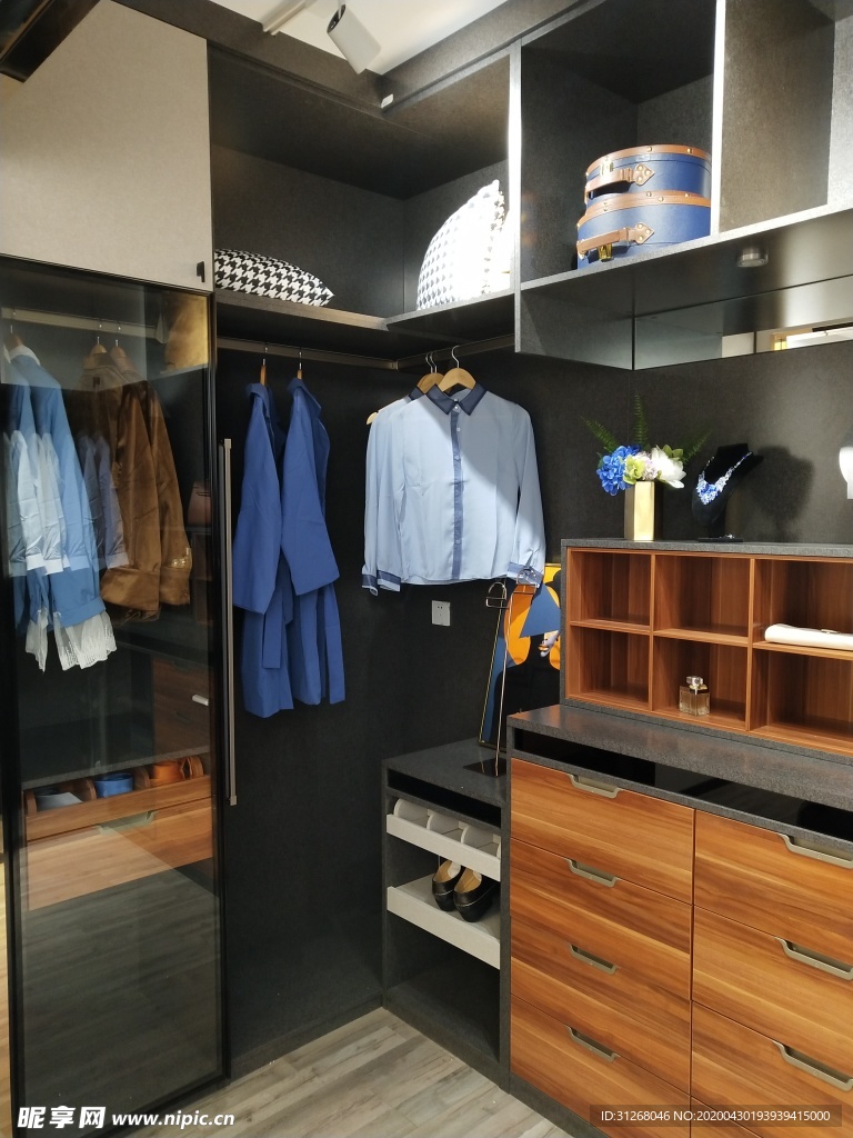 衣帽间 衣柜 展示柜 烤漆