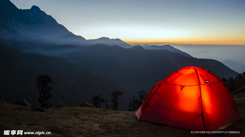帐篷户外住宿露营图片