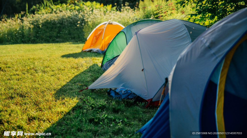 帐篷户外住宿露营图片