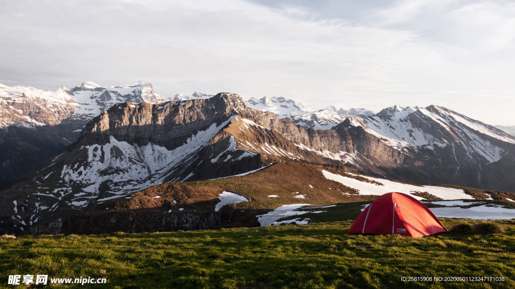 帐篷户外住宿露营图片