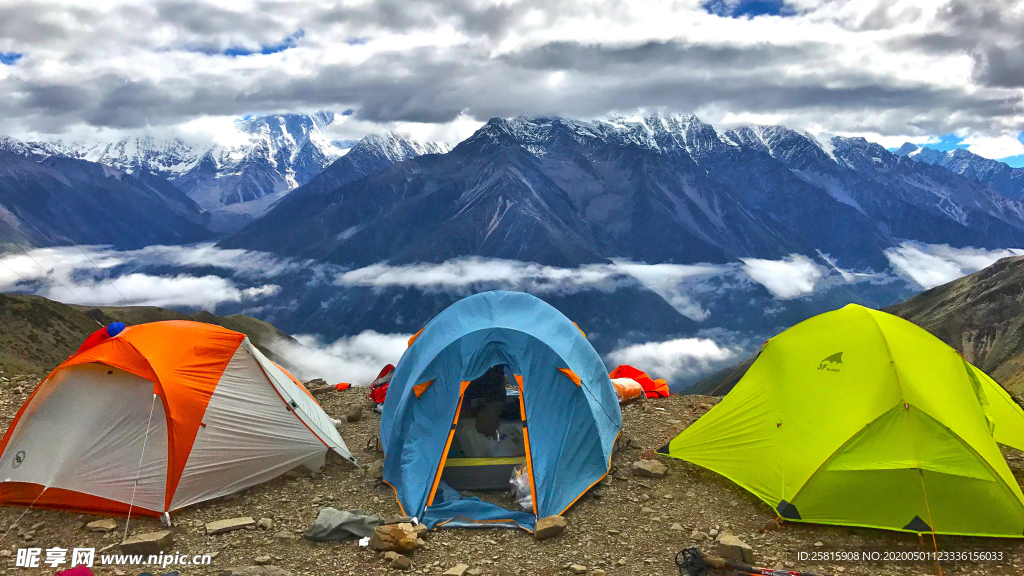 帐篷户外住宿露营图片