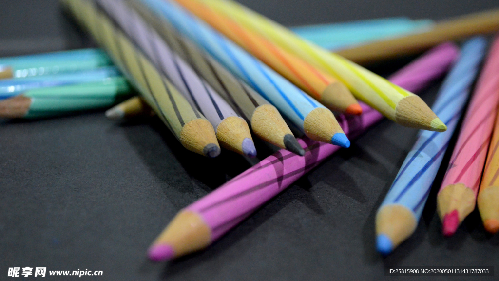 铅笔彩色铅笔图片