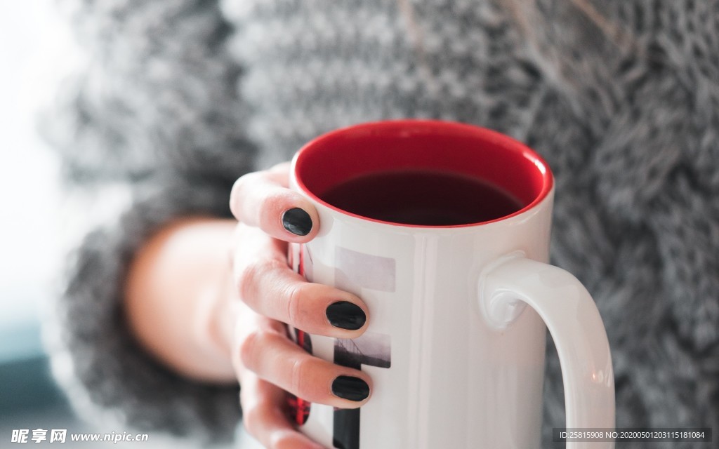 手中物品手捧东西图片