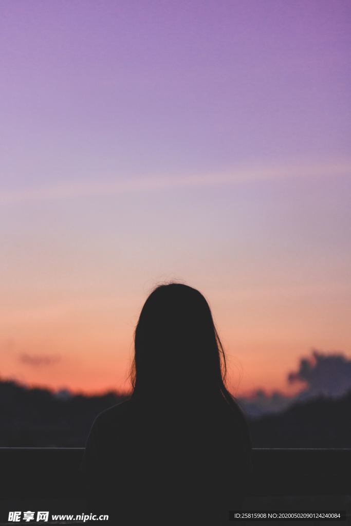 人物剪影轮廓摄影图片