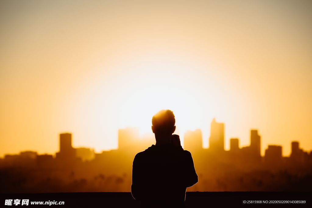人物剪影轮廓摄影图片