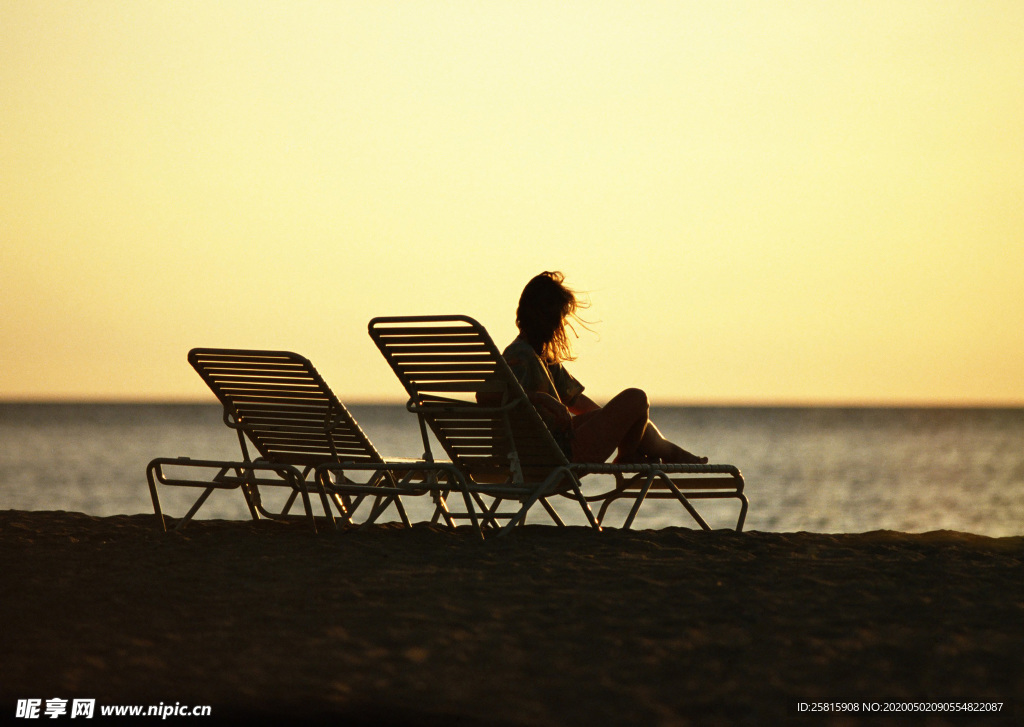 人物剪影轮廓摄影图片