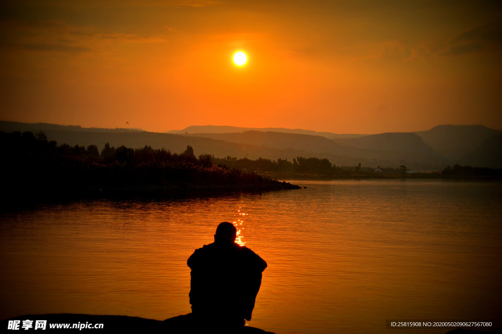 人物剪影轮廓摄影图片