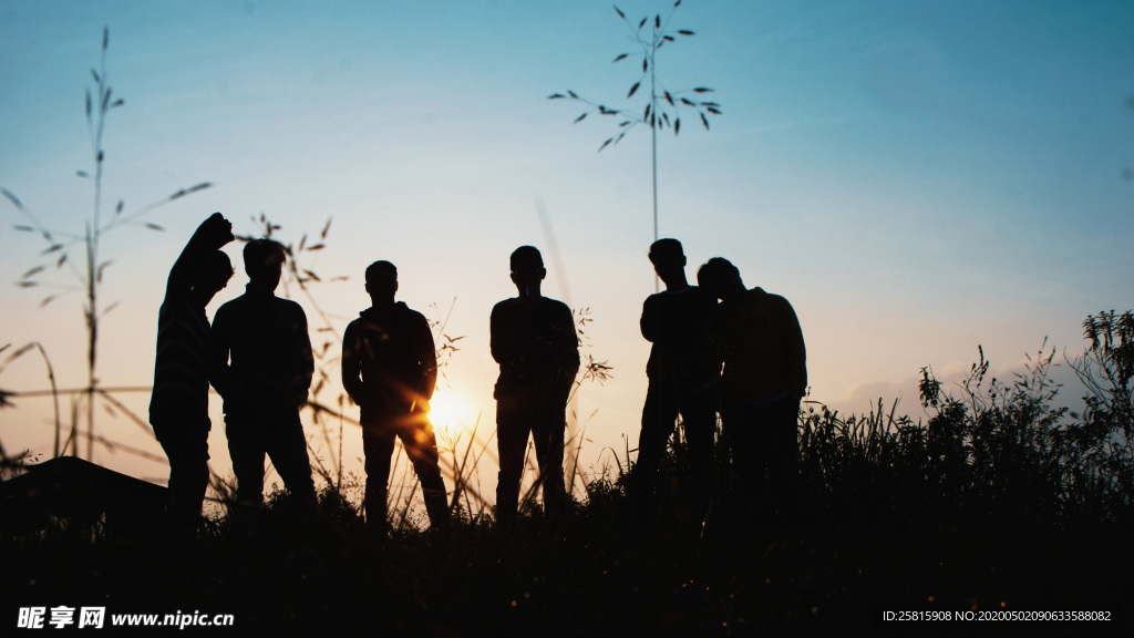 人物剪影轮廓摄影图片