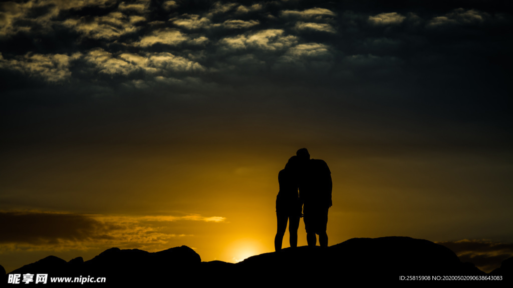 人物剪影轮廓摄影图片