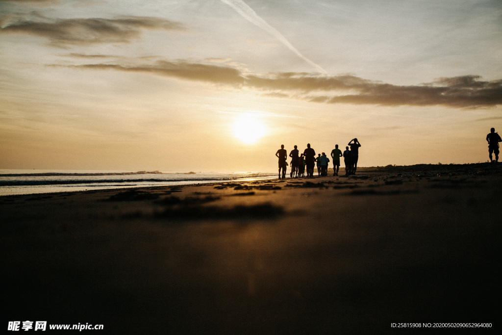 人物剪影轮廓摄影图片