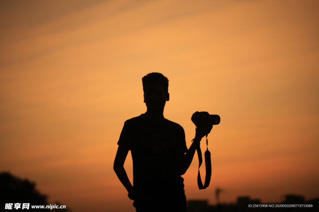 人物剪影轮廓摄影图片